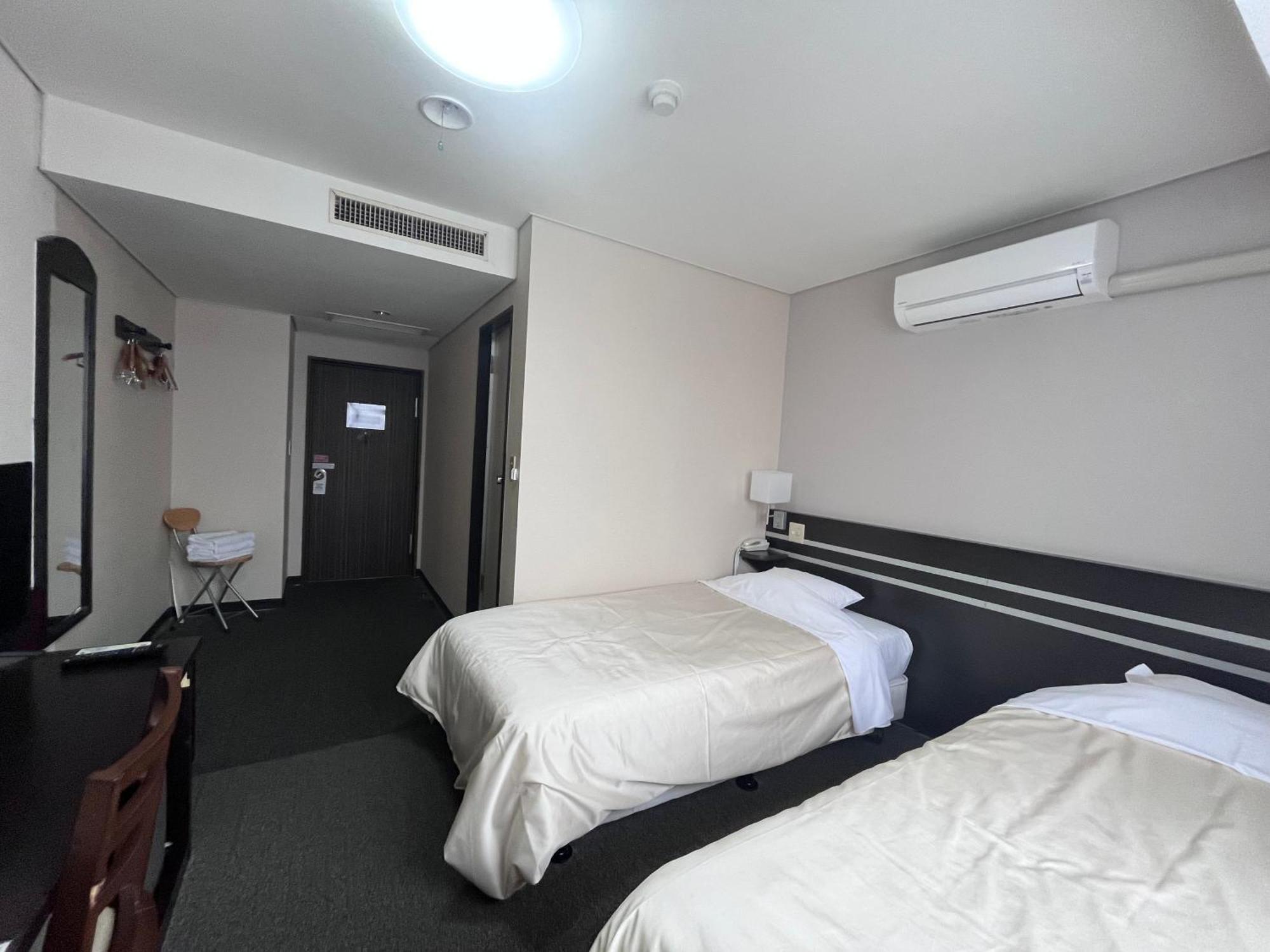 Hotel Crown Hills פוג'ינומיה מראה חיצוני תמונה